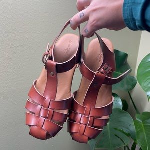 Size 6 brown sandal